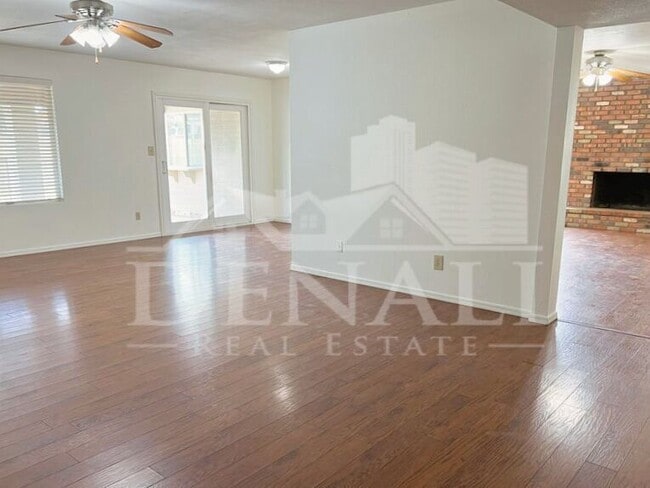 Building Photo - 647 S Bermuda Cir