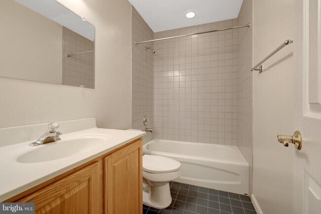 Building Photo - 47001 Smithwood Ct