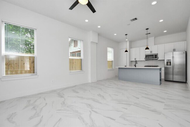 Building Photo - 849 Mansfield St