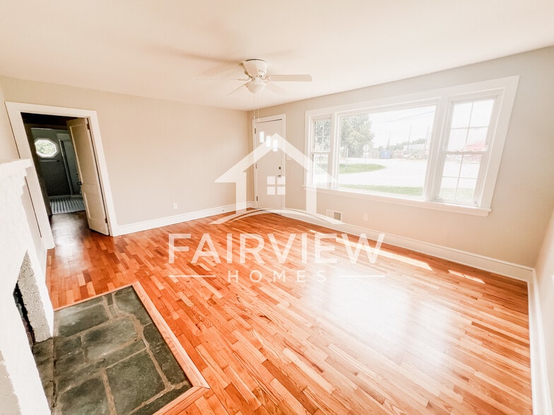 Building Photo - 3239 Mayflower Dr