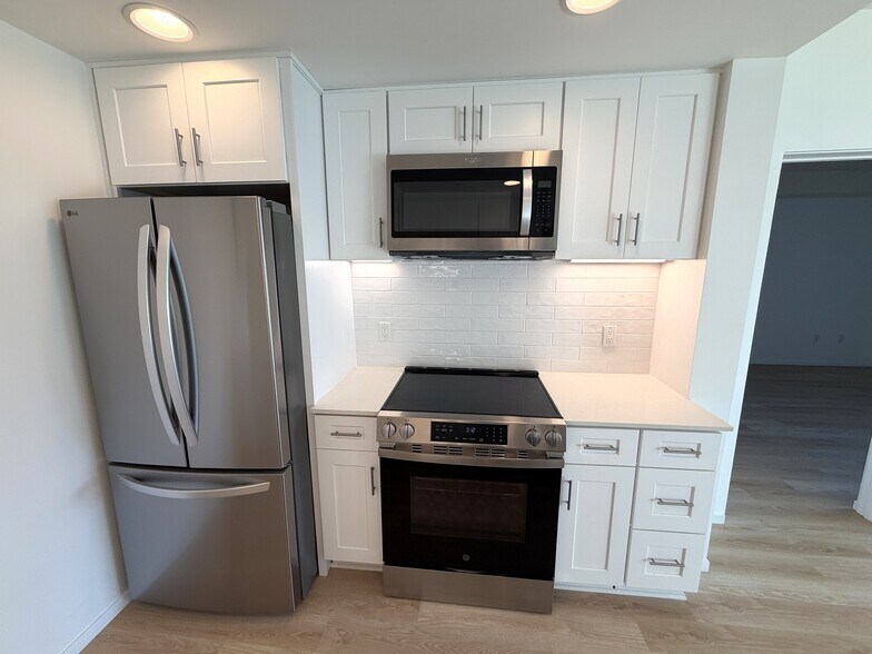 Kitchen - 3100 6th Ave