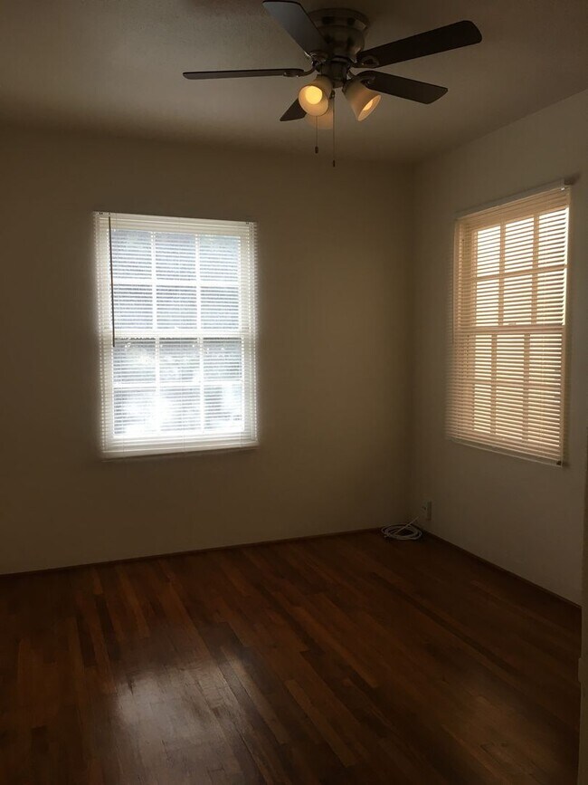 Building Photo - 4054