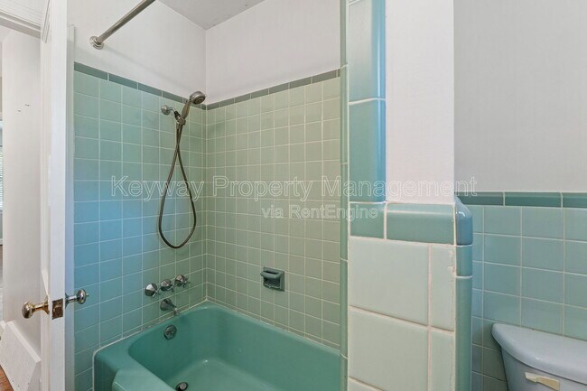 Building Photo - 1529 Dibble Rd S W