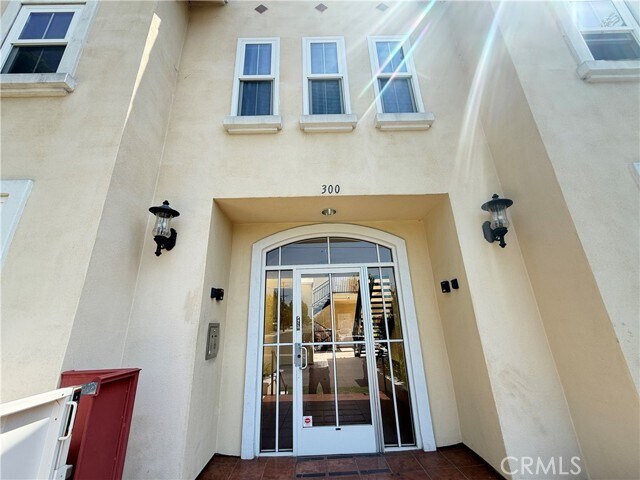 Building Photo - 300 E Providencia Ave