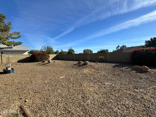 Building Photo - 5825 E Nisbet Rd