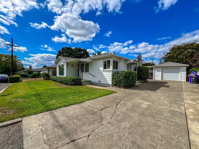Building Photo - 1624 Ora Dr
