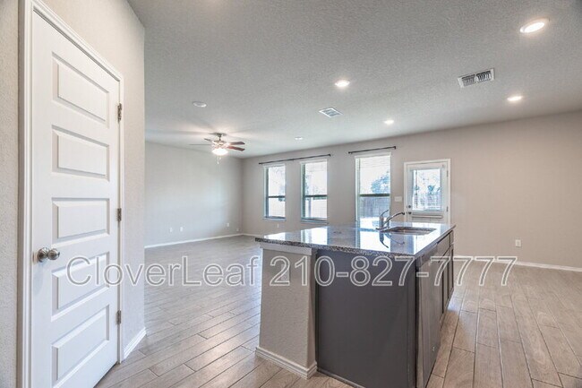 Building Photo - 255 Kinsley Wy