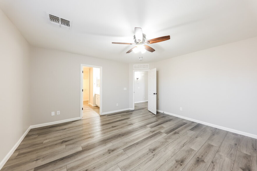 Building Photo - 11830 W Avenida Del Sol