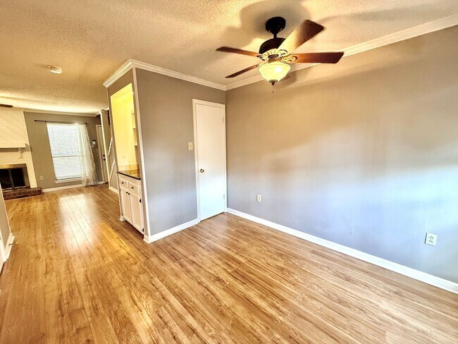 Building Photo - 955 Ridgepoint Ct