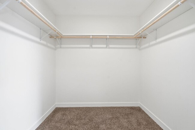 Building Photo - Brand New 3 Bedroom 2 1/2 bath - 2 Level Town House Condo in Hiawatha