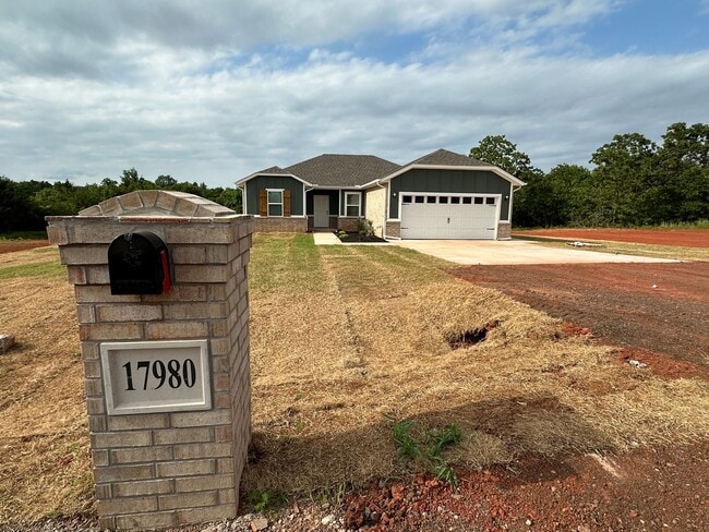 Building Photo - Welcome Home to 3 Bedroom, 2 Bathroom on 1.51 Acre Lot!