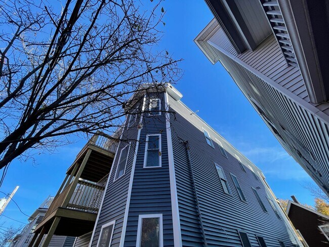 Building Photo - Harvard/Inman Square, High-End Finishes, I...