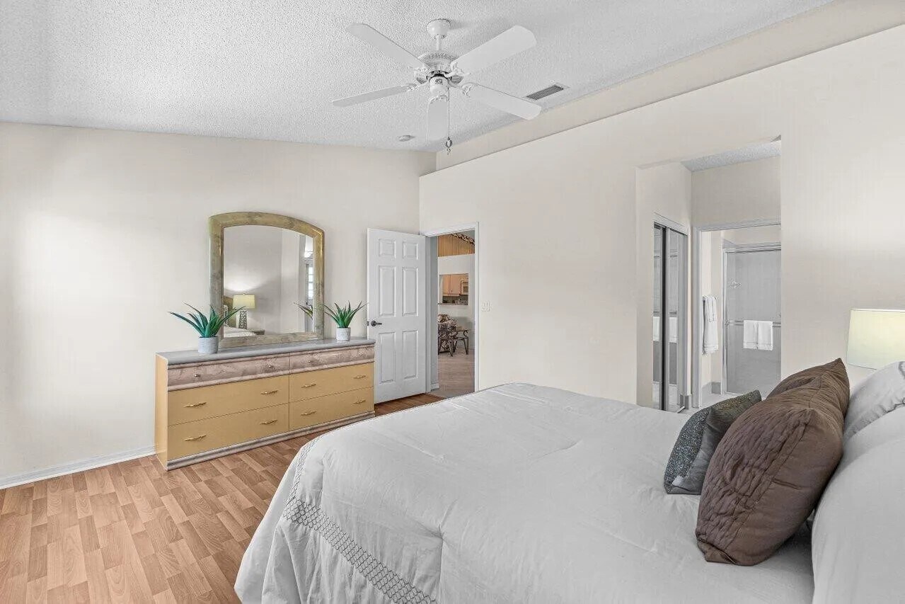 Building Photo - 6077 Lake Hibiscus Dr