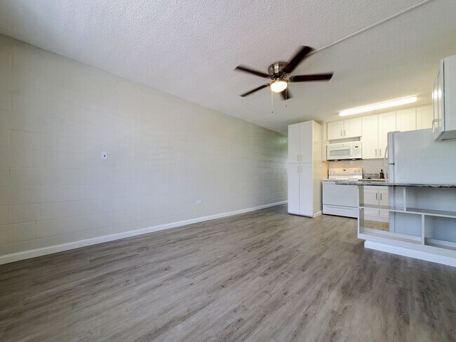 Building Photo - Available Now | Unfurnished 1 Bedroom, 1 Bath 2nd Floor Walk-up with 1 Assigned Parking Stall