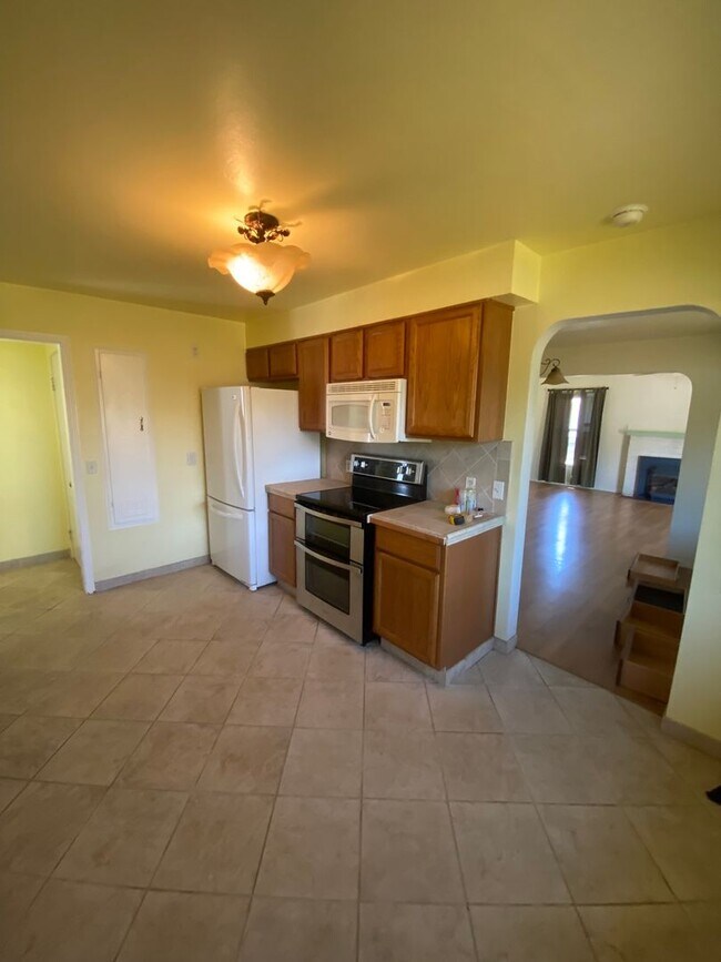 Building Photo - Sheridan Avenue Duplex