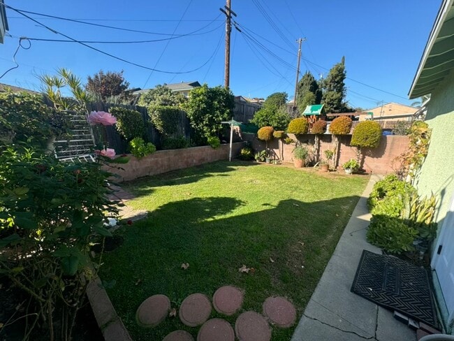 Building Photo - Charming La Mirada Home on a Quiet Tree-Lined Street – Spacious 3 Bedroom!