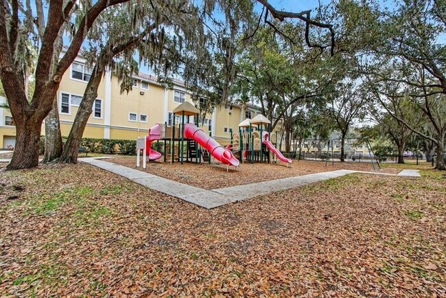 Building Photo - Immaculately updated 3/2.5 Three-Story Maitland Condo in Visconti!
