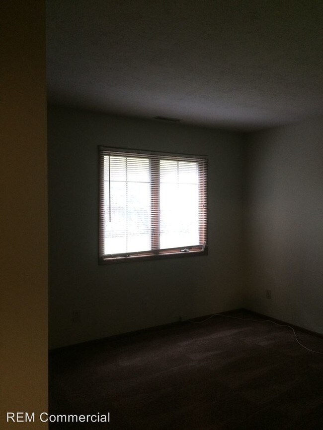 Building Photo - 408 W Maple St