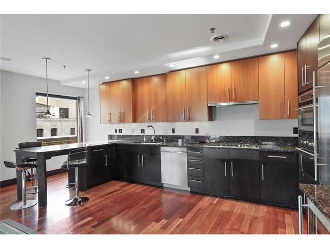 Building Photo - 601 S Marquette Ave