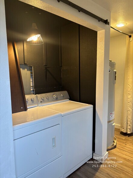 Building Photo - 1727 Pease Ave