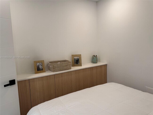 Building Photo - 1849 S Ocean Dr