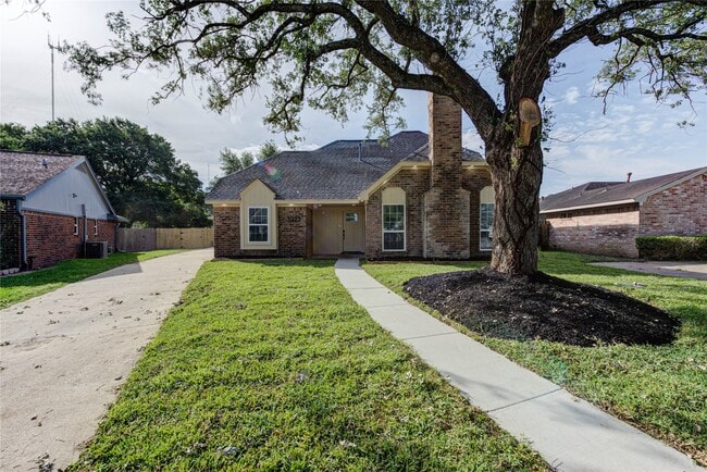 Building Photo - 3223 Cherry Hills Dr