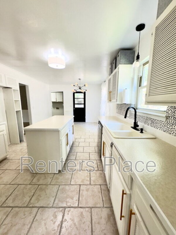 Building Photo - 6315 E 98th Pl