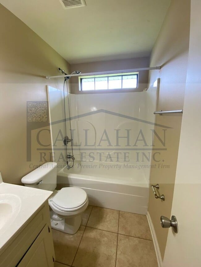 Building Photo - Jacksonville 4 Bedroom Home