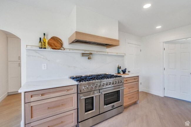 Building Photo - 881 S 635 W