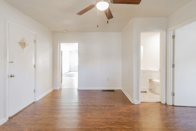 Building Photo - 1024 Houston St