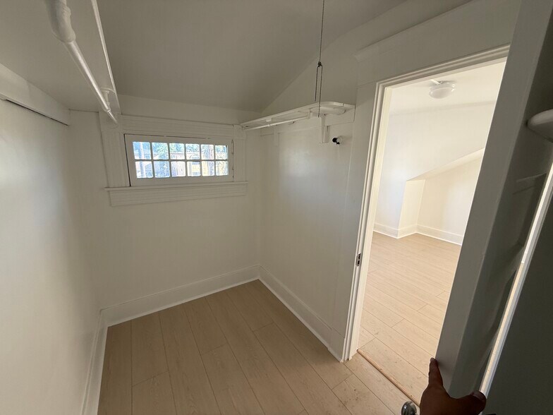 Building Photo - 563 San Francisco Ave