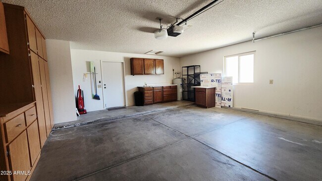 Building Photo - 14227 W Yosemite Dr