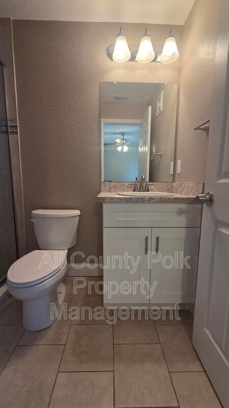 Building Photo - 1104 N Vermont Ave