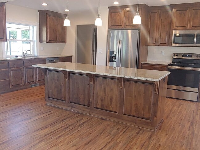 Building Photo - Custom built 3 bedroom, 2.5 bath home with...