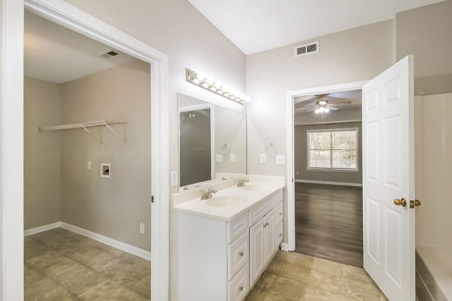 Building Photo - 155 Byington Dr