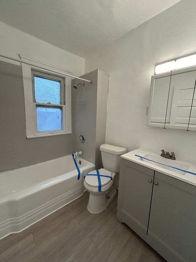 Building Photo - Charming 3-Bedroom Home with Great Space /...