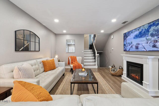 Building Photo - 1302 Alessandro Dr