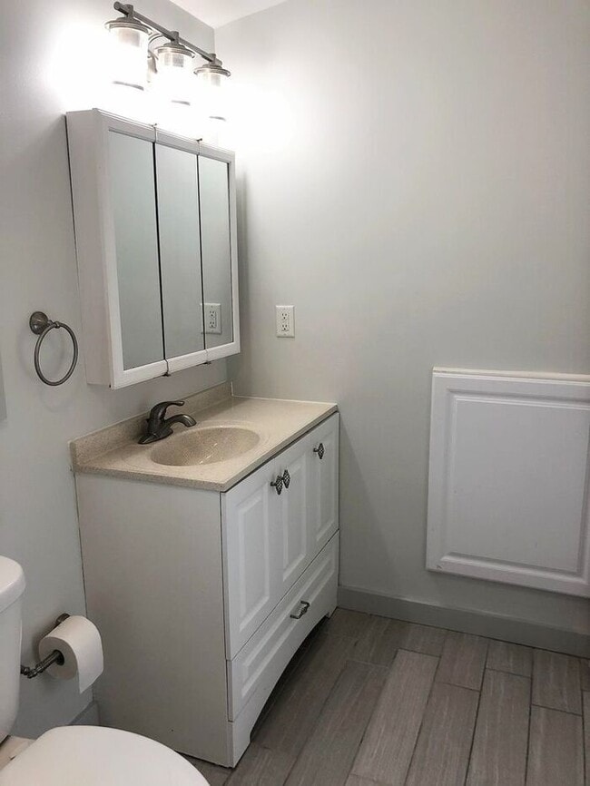 Building Photo - 98 Orchard St