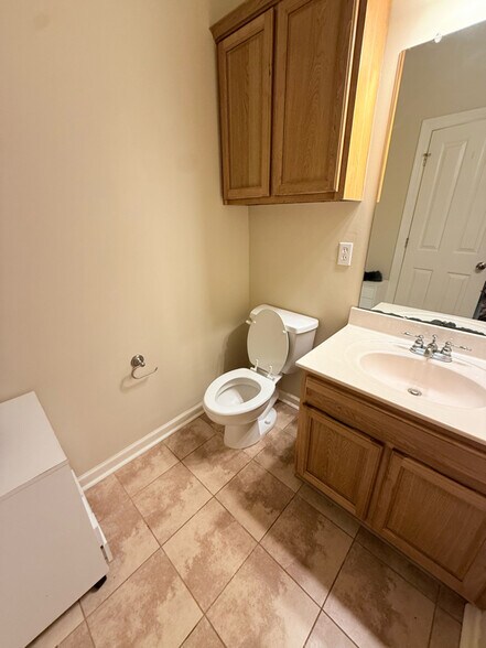 Building Photo - 2405 Brightside Dr