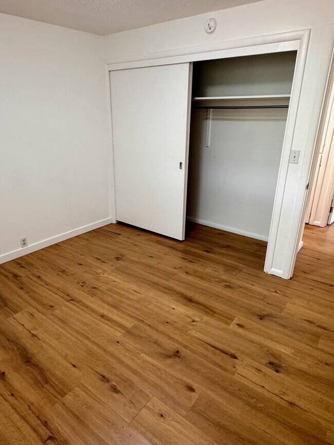 Building Photo - Charming Home w/Fenced Yard, Garage, W/D, Great Location, and More!