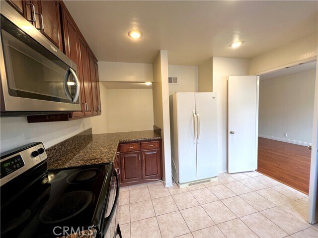 Building Photo - 28129 Ridgethorne Ct