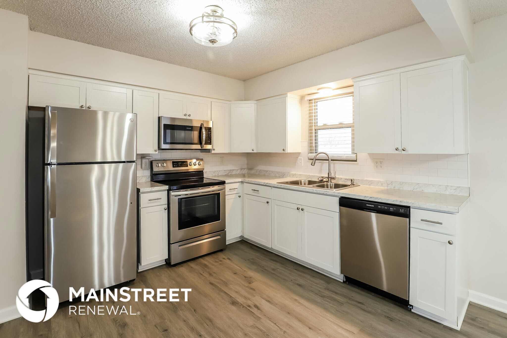 Building Photo - 215 SE Crescent St