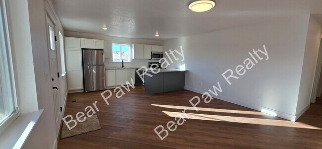 Building Photo - 1026 Center Dr