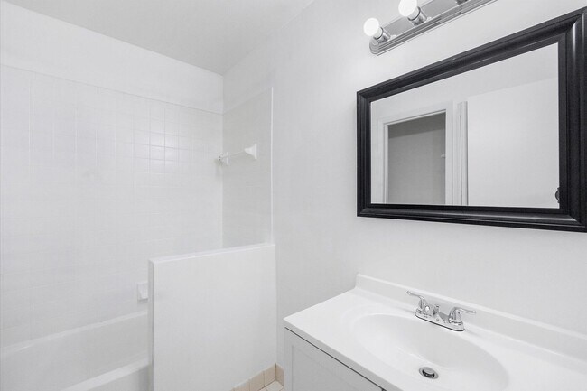 Building Photo - 1500 Jefferson Dr