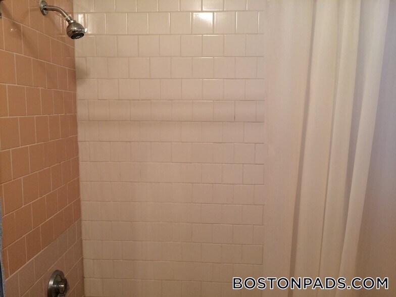 Building Photo - 107 Gordon St