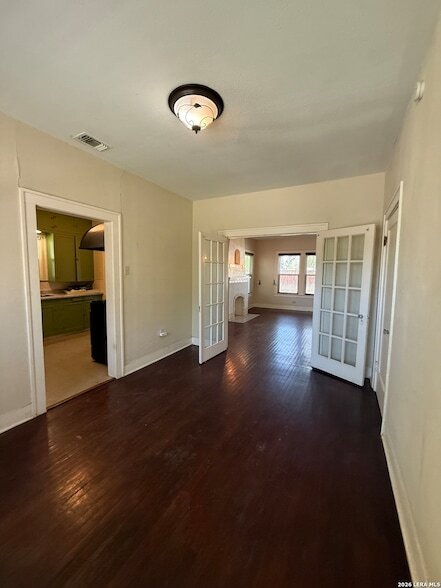 Building Photo - 630 W Gramercy Pl