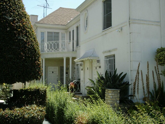 Building Photo - 6168 W Olympic Blvd