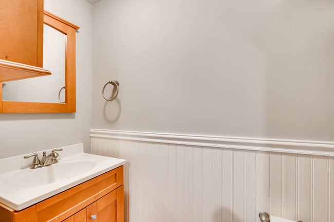 Building Photo - 902 Middlesex Rd