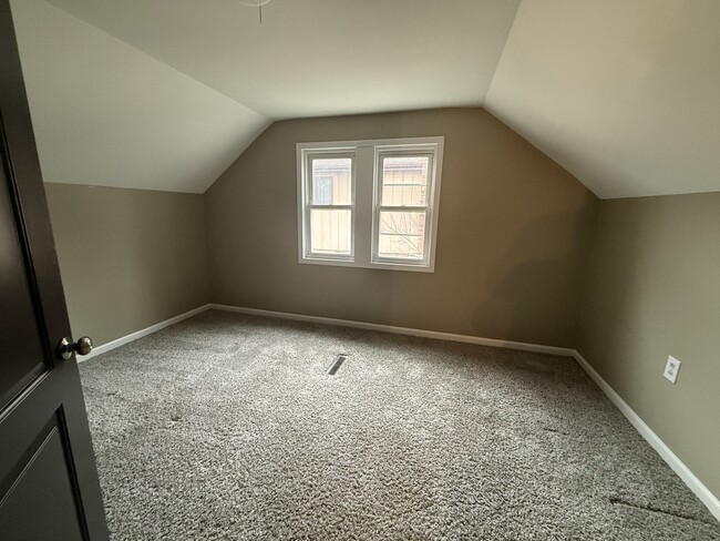 Building Photo - 10S328 Jamie Ln