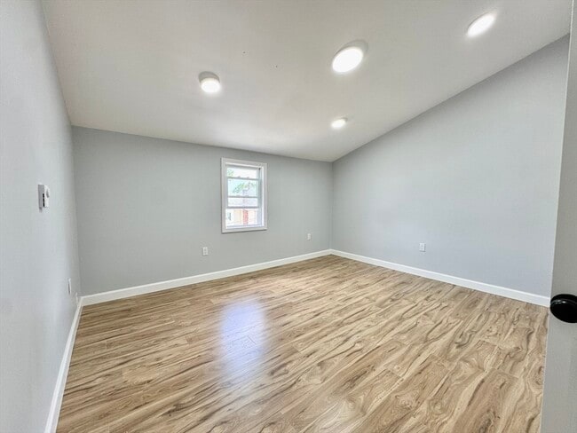 Building Photo - 201 Belmont St